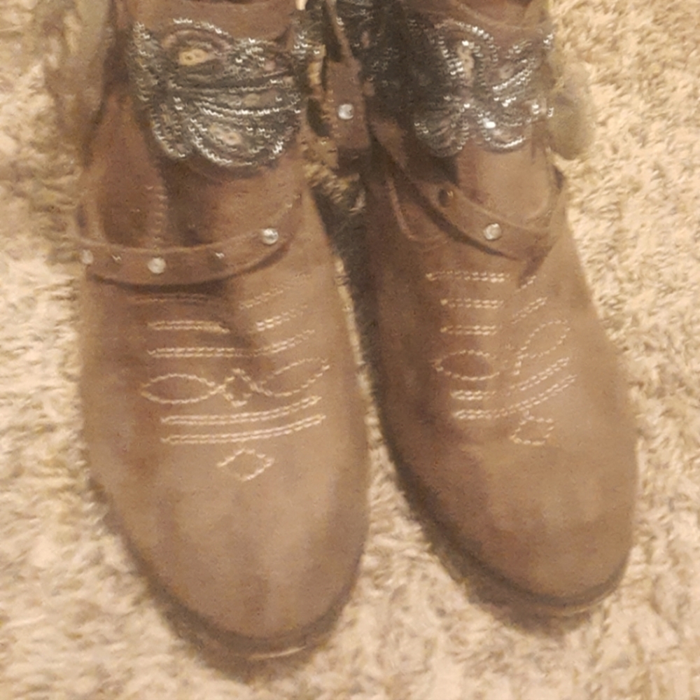 Womens booties, gorgeous! Size 8.5